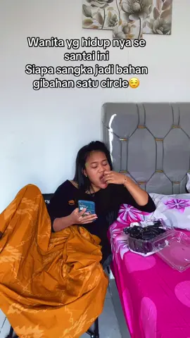 Sampe bikin group wa baru husus buat gibahin yAng mulia ratu ini😌🔥