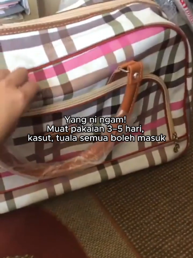 Haaa kan senang kalau ada beg besar macam ni... Senang nak letak barang.. #begtravel #begbaju #beggym 