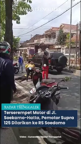 Trenggaleknjenggelek - Telah terjadi kecelakaan lalu lintas hari ini, Senin, 8 September sekitar pukul 13.00 WIB di Jalan Soekarno-Hatta.  Seorang pengendara motor Supra 125 warna hitam diduga terserempet motor lain.  Korban langsung mendapat pertolongan warga dan segera dilarikan ke RS Soedomo untuk penanganan medis lebih lanjut.  Selengkapnya baca: https://trenggaleknjenggelek.jawapos.com =========================== . #radartulungagung #radarblitar #radartrenggalek #trenggalek  #jawapos              