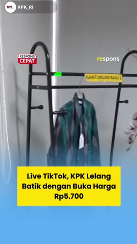 Komisi Pemberantasan Korupsi (KPK) melalui Humasnya menggelar kegiatan lelang secara langsung (live) di platform TikTok pada hari ini. Langkah ini menjadi bagian dari upaya KPK menghadirkan keterbukaan sekaligus memanfaatkan platform digital untuk memperluas partisipasi publik. Salah satu barang yang dilelang dalam acara tersebut adalah sebuah baju batik berwarna hijau. Pihak KPK menetapkan harga pembuka lelang hanya sebesar Rp5.700, sehingga menarik perhatian audiens sejak awal. Masyarakat yang ingin mengikuti dan melakukan penawaran lebih lanjut dapat mengakses laman resmi lelang pemerintah di lelang.go.id. KPK berharap metode lelang digital semacam ini dapat meningkatkan transparansi, memperluas jangkauan publik, serta menumbuhkan kepercayaan masyarakat terhadap pengelolaan aset hasil sitaan negara. @KPK_RI #ApaResponsmu? 
