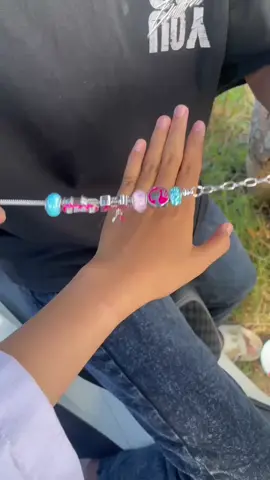 duluan ya gess,kali ini ngga fomo tp malah dapet🫰🏻😭#gelangberbieaqella #trend #gelang #aqeelacalista #fyp #berbie 