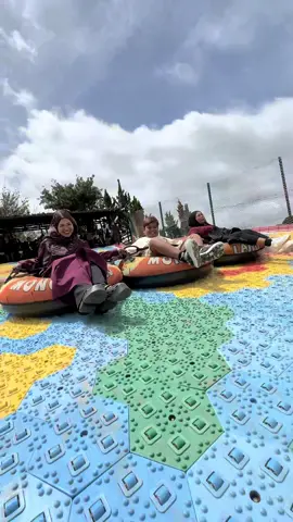Rainbow Slide di Mongo Land Dalat Vietnam. best kat sini mcm2 ada, cat house, petting zoo, goo kart. seronok laaa #dalat #vietnam #bellaparktravel #mongoland 