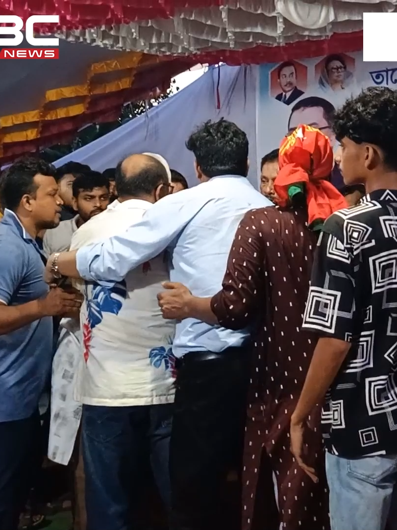 রুমিন ফারহানার জনসভায় বসা নিয়ে হট্টগোল