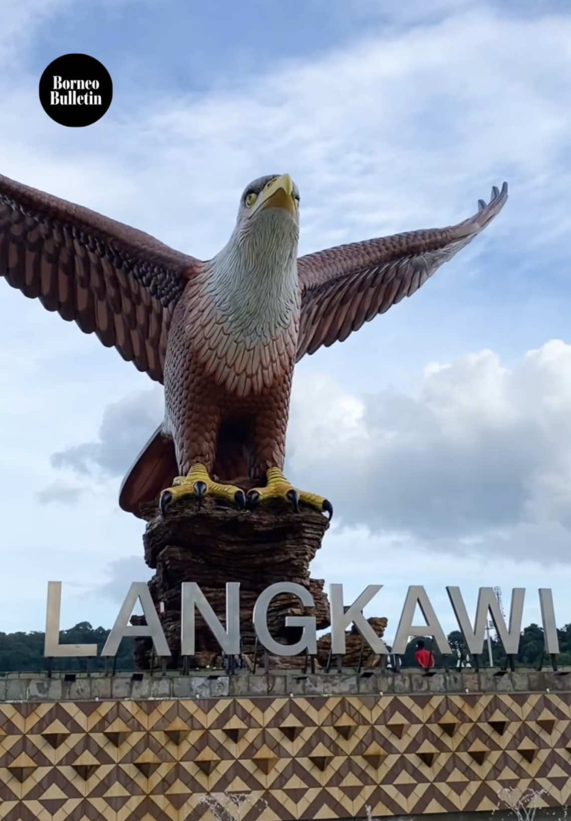 Some places you visit, but Langkawi stays with you—etched in sunsets and sea breeze. 🌅✨ Let Freme Holidays craft your trip, turning moments into timeless memories. 📸 Brought to you by: Freme Holidays  Tourism Malaysia Brunei #BorneoBulletin #Langkawi #MalaysiaTrulyAsia #IslandEscapes #fyp 