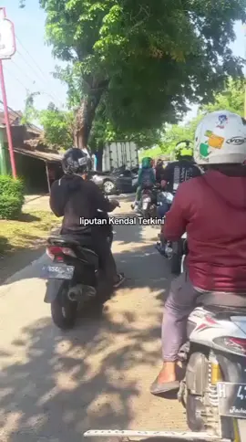 laka lantas di jalan raya barat stasiun lama Kendal  .tadi sekitar pukul 14.00 wib. kronologi kurang tahu.