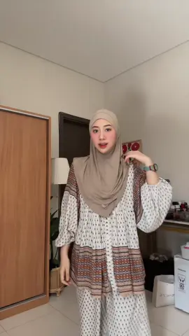 Outfit daily ku dirumah dan keluar, simpel nyaman dan sat set #onesetrayon #ootdhijab #ootdfashion -#ootdinspo 
