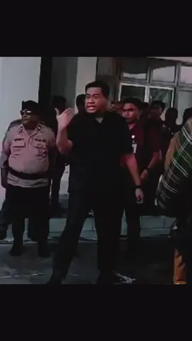 Bapak Walikota dan Bpk Ketua DPRD Kota Kupang menerima Masukan dan saran dr Masyarakat..  Terimakasih, menyampaikan aspirasi dgn cara yg Damai dan tertib..  #SatPolPP  #kotakupang  #prajawibawa 