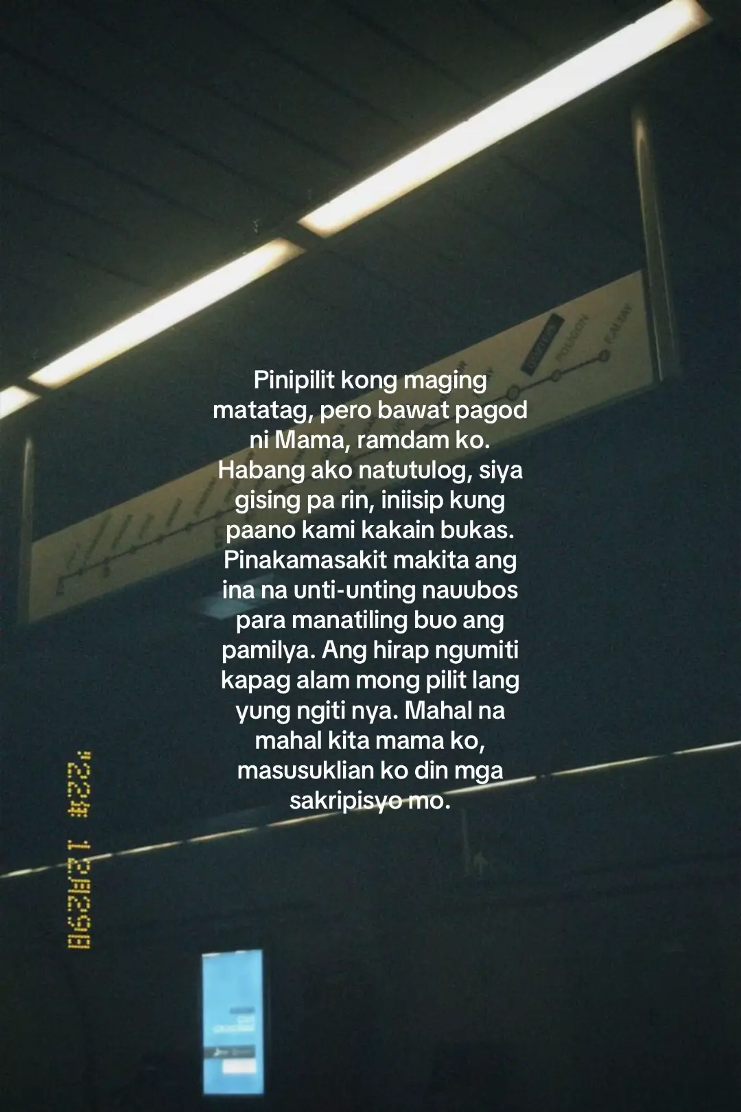 Pinipilit kong maging matatag, pero bawat pagod ni Mama, ramdam ko. Habang ako natutulog, siya gising pa rin, iniisip kung paano kami kakain bukas. Pinakamasakit makita ang ina na unti-unting nauubos para manatiling buo ang pamilya. Ang hirap ngumiti kapag alam mong pilit lang yung ngiti nya. Mahal na mahal kita mama ko. Masusuklian ko din mga sakripisyo mo.#fyp #mgasalitanghindimabigkas #sad 