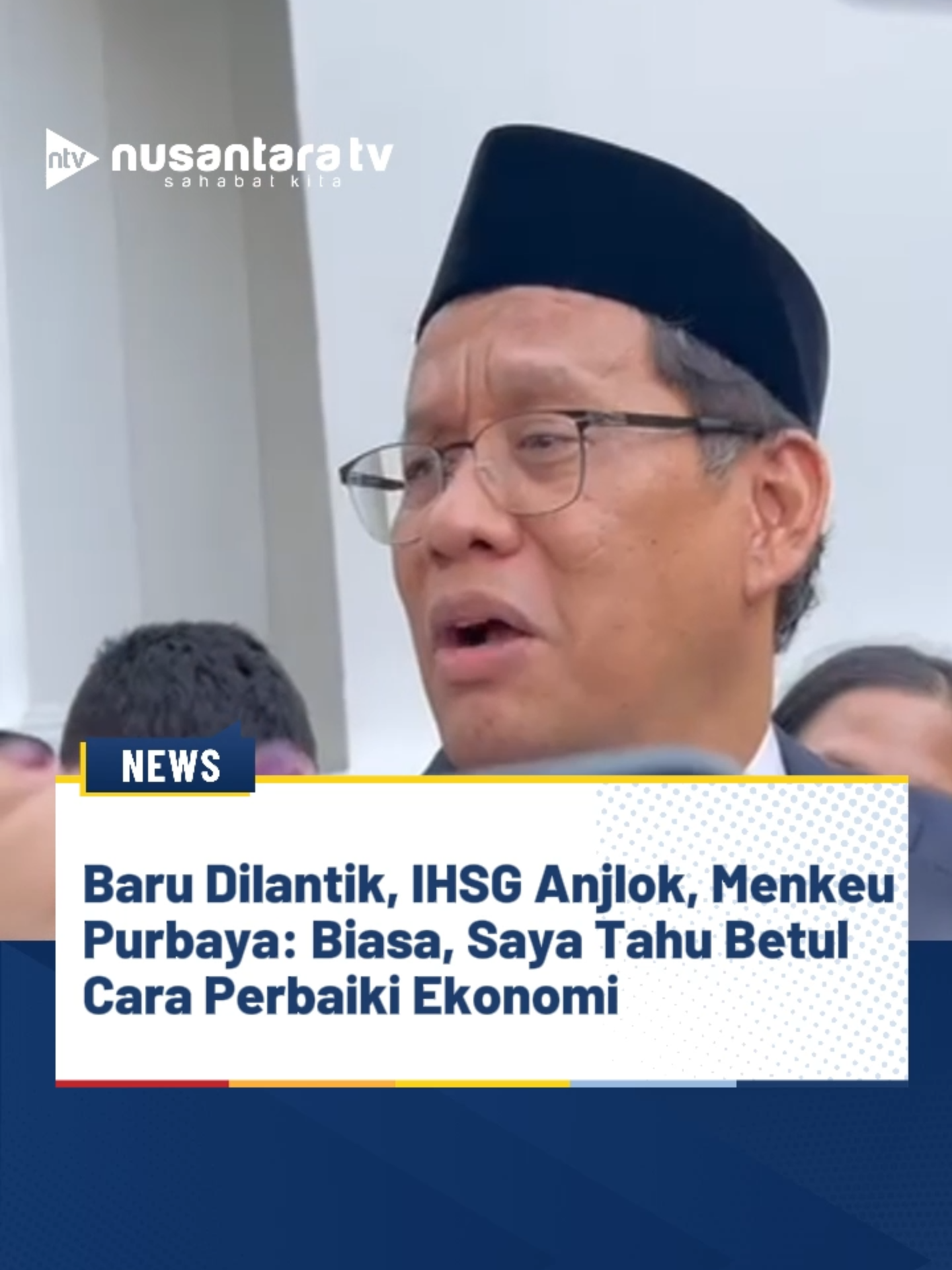 Meneri Keuanan yang baru, Purbaya Yudhi Sadewa merespons fenomena Indeks Harga Saham Gabungan (IHSG) yang anjlok tak lama setelah dirinya dilantik. Purbaya beranggapan hal ini adalah biasa, dan bisa dikembalikan dalam jangka waktu satu hingga dua minggu. Ia juga mengaku sudah 15 tahun di pasar sehingga tahu betul cara memperbaiki ekonomi. --------------- NRF #Purbaya #Menkeu #IHSG #saham #MenteriKeuangan #nusantaratv #nusantaratvsahabatkita