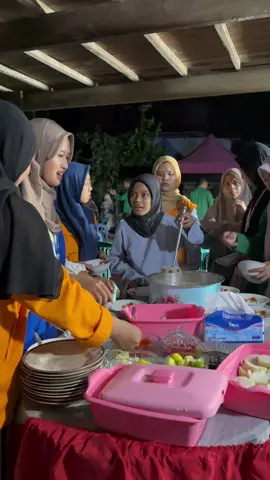 Pokoknya makan gratis anak-anaka #kk #kknunm #kknreguler 