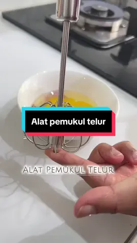 Alat pemukul telur ni aku beli . Memula aku tak yakin ok ke idok . Lepas aku pakai tu aku suka teruk . Dah la murah . Lepas ni x yah letih dah aku kacau telur guna garfu. #alatpemukultelur #alatpengocoktelur #telurdada 
