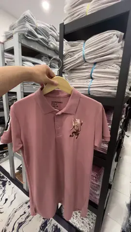 Polo pria giordano premium memiliki banyak pilihan warna dengan tampilan kekinian.Stock terbatas,beli sekarang gratis totebag dan parfum!#polo #poloshirt #polopria 