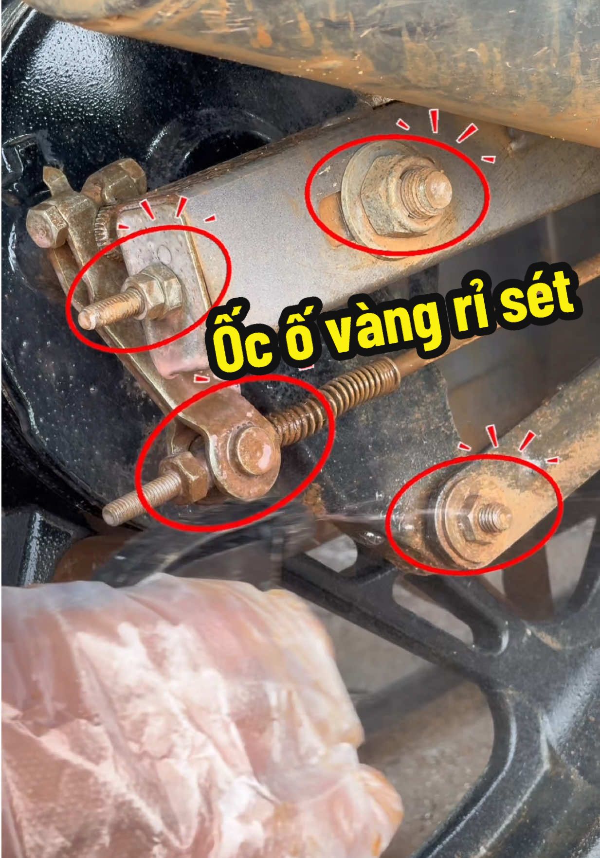 Rửa xe đơn giản nhà với dung dịch rửa đa năng!!! Bạn đã thử chai dung dịch rửa xe đa năng này chưa??? #tuong47shop #tayriset #tayruadanang #tayovang 