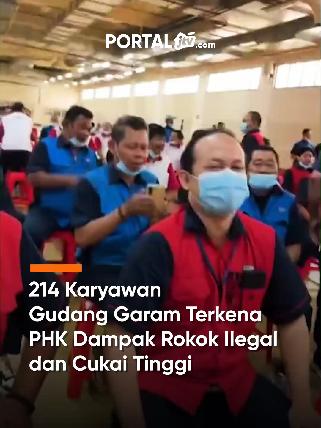 214 Karyawan Gudang Garam Terkena PHK Dampak Rokok Ilegal dan Cukai Tinggi Dampak maraknya rokok ilegal dan tingginya cukai rokok mulai terasa. PT Gudang Garam terpaksa melakukan PHK terhadap lebih dari 200 karyawannya. Dinas Tenaga Kerja Jatim memastikan para pekerja tetap mendapat hak sesuai regulasi. #phk #gudanggaram #rokokilegal #jtvrek #portaljtvcom