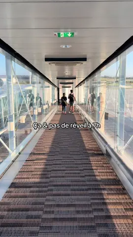 Prendre les vacances en septembre ✅ #voyager #vacances #aeroport #santorini #grece 