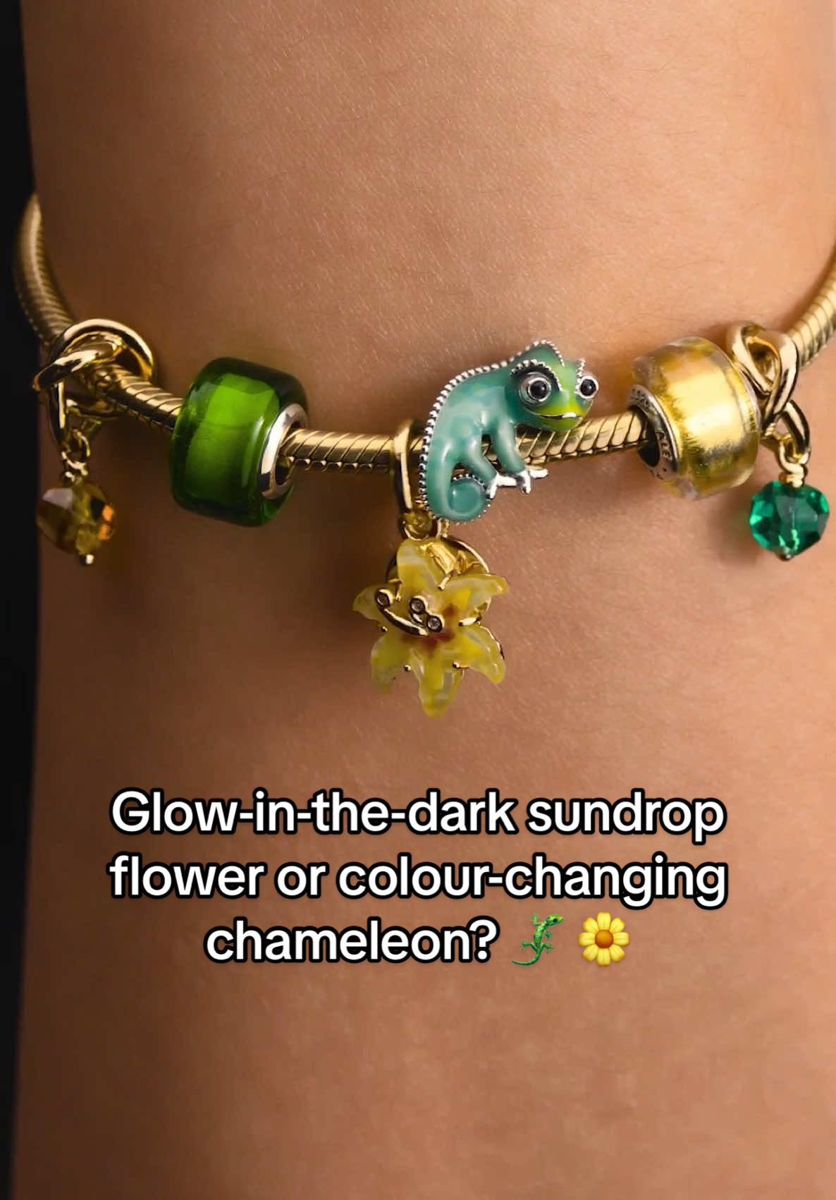 Collect our new transformable charms inspired by Disney’s Tangled.  🦎 💙 💚  #DisneyxPandora #PandoraCharm #Tangled 