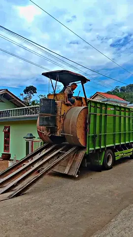 *masih seputar alus dalane kpenak ngodene🤭🤣#cantermaniaindonesia #alatberat #drivermuda #slinder 
