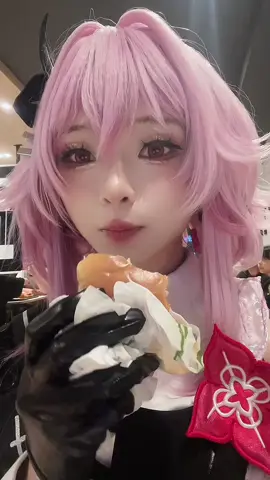 Hôm nay là hamburger, ngày mai là cả cái Amphoreus 🍔🍔.                                #march7th #evernight #HonkaiStarRail #honkai #fyp 
