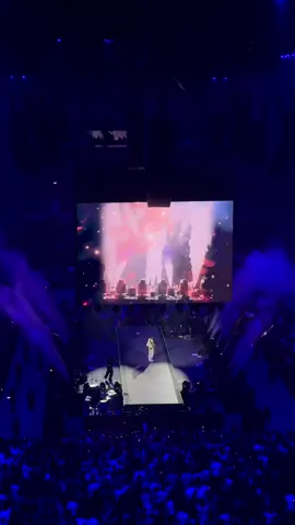 MUNDE PAGAL NE SAREEE #insane #apdhilon #concert #dubai 