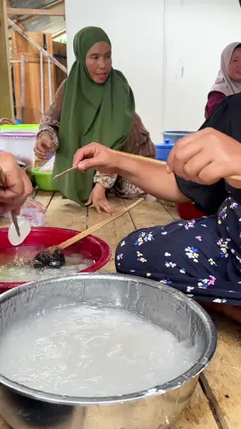 Kapurunh dengan asam buah Dengen, #kapurung #kapurungmasamba #fyp #fyppppppppppppppppppppppp 