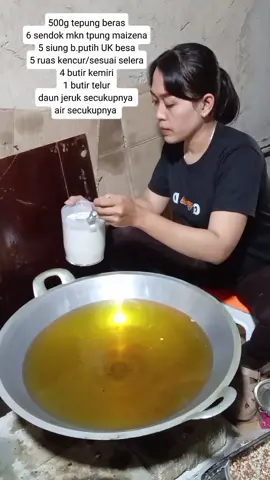 agar kacang dan tebal tipis nya merata ngoserin rempeyeknya harus cepet