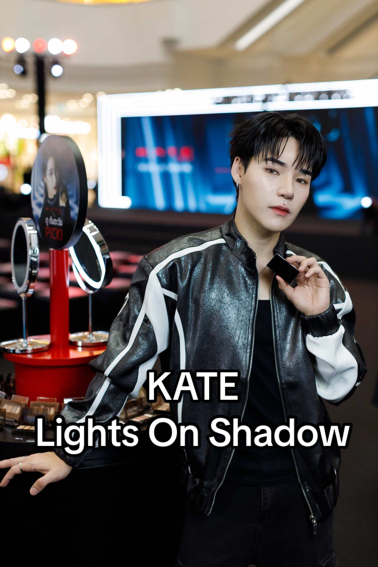 ร่วมสัมผัสกับ Shadow Enhancing Makeup กับ Kate Tokyo 🗓️ 4 ก.ย. 68 – 7 ก.ย. 68 🌟กิจกรรมมีให้ทำเยอะมาก #KateThailand #KATExEVEANDBOY #LightsOnShadow #TheMallGroup #TheMallLifestoreBangkapi