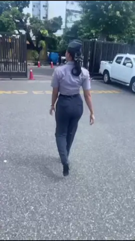 Mujer policía    #Nocaminamosporemocioncaminamosporfe