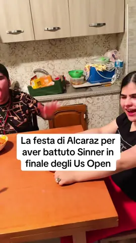Video esclusivo dei festeggiamenti di Alcaraz per la vittoria su Sinner. Nuovo n.1 al mondo #alcaraz #sinner #sincaraz #USOpen #mem 