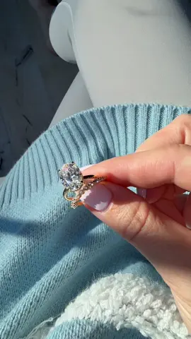 How gorgeous! #CubicZirconia #WeddingRing #EngagementRing #EngagementRings 