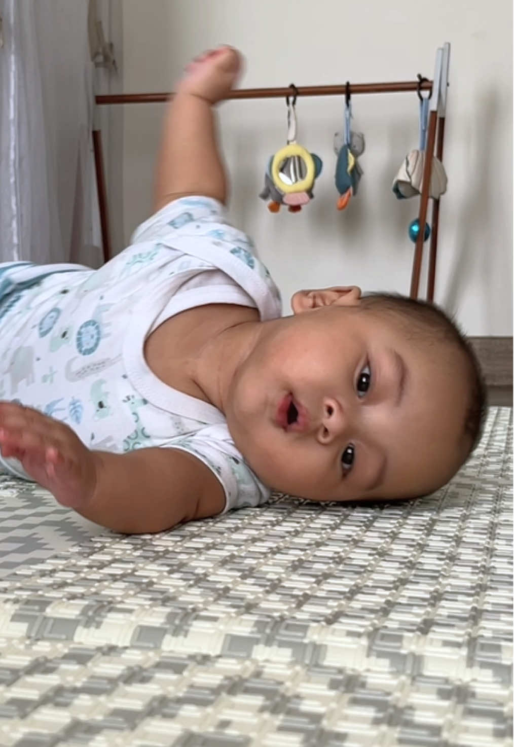 Arash lagi gak mau tengkurep nih 🤣
