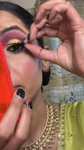 How to apply eyelashes . . #fyp #eyelashes #eyelashtutorial #viralvideo #titok 