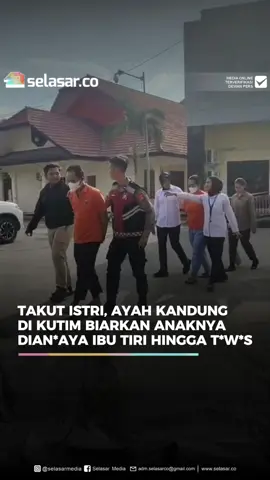 Kasus memilukan diungkap Polres Kutai Timur (Kutim). Seorang anak laki-laki berusia 8 tahun, MA, menjadi korban keker*san yang dilakukan oleh dua orang terdekatnya yakni ibu tiri berinisial EP (32) dan ayah kandungnya sendiri berinisial SW (33). Keduanya kini telah ditetapkan sebagai tersangka dan ditahan. Kapolres Kutim, AKBP Fauzan Arianto, menyampaikan kasus ini berawal dari kecurigaan paman korban yang melihat kejanggalan pada kondisi jen*zah keponakannya. Awalnya, ayah korban, SW, mengabarkan bahwa anaknya mening*al karena sakit.  Baca selengkapnya di www.selasar.co