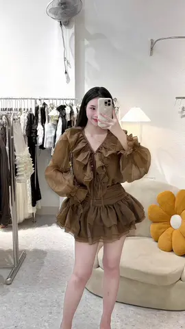 Trong tình yêu mình luôn là người bị thiệt…thiệt lòng é 😆