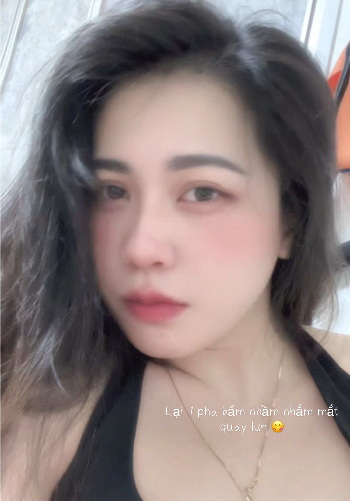 Em ước mỗi sáng thuéc giấc lại đc có anh trong tay. Em ước mỗi tối em sẽ luôn là người chúc anh ngủ ngon 🥰 giờ đây thật quá khó, anh ở nơi nào đâu đó 