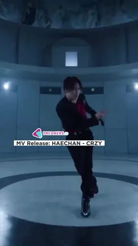 Haechan resmi debut solo setelah sembilan tahun dengan merilis album penuh 'TASTE' berisi 11 lagu berbagai genre mulai dari R&B, soul, hip hop, hingga jazz. Lagu utama 'CRZY' menghadirkan genre R&B pop dance yang memadukan ritme hip hop funky khas 2000-an dengan gitar ritmis dan vokal penuh energi. Liriknya menggambarkan momen godaan penuh tarik-ulur saat berhadapan dengan sosok yang memesona. TASTE tracklist: 💿 Camera Lights 💿 CRZY 💿 ADRENALINE 💿 Love Beyond 💿 Roll With Me 💿 Intermission 💿 Talented 💿 WYN? (feat. HAON) 💿 Should Be 💿 Grey Rain 💿 Outro (Back In The Studio) #kpop #haechan #nct 