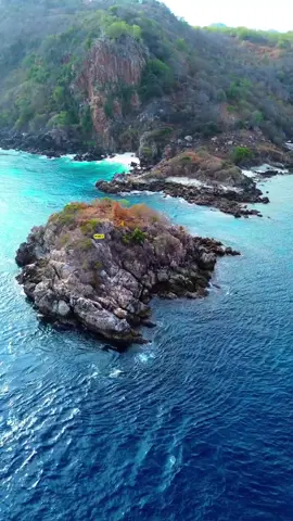 Wisata PAHENG WAQ, Lembata , merupakan salah satu tujuan  wisata,  dengan keindahan tebing berpadu dengan pasir putih yang indah  #fyppppppppppppppppppppppp #viralvideo #fyp #nttpride🏝🔥 #wisata 
