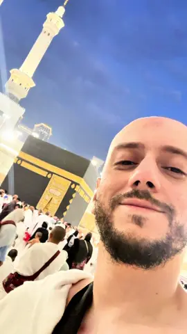 رَبِّ أَوْزِعْنِي أَنْ أَشْكُرَ نِعْمَتَكَ الَّتِي أَنْعَمْتَ عَلَيَّ وَعَلَى وَالِدَيَّ وَأَنْ أَعْمَلَ صَالِحًا تَرْضَاهُ وَأَصْلِحْ لِي فِي ذُرِّيَّتِي إِنِّي تُبْتُ إِلَيْكَ وَإِنِّي مِنَ الْمُسْلِمِينَ ﴿١٥﴾ 