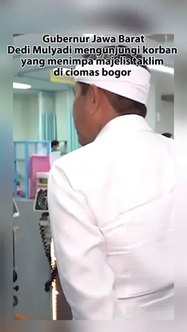 TRAGEDI MAJELIS TAKLIM DI BOGOR Bangunan Majelis Taklim Asohibiyah di Ciomas, Kabupaten Bogor, ambruk saat peringatan Maulid Nabi, Minggu pagi. Hingga Senin (8/9/2025), 4 orang dilaporkan mening*al dunia, sementara 85 korban masih menjalani perawatan di berbagai rumah sakit. Evakuasi beberapa korban sempat dilakukan melalui jalur sempit dan licin Gubernur Jawa Barat Dedi Mulyadi memastikan seluruh biaya perawatan korban ditanggung Pemprov Jabar. #gubernurjawabarat #kdm #kangdedimulyadi #viral #fyp 