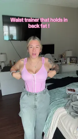 Waist trainer that will hold in back fat ! #waisttrainer #waisttrainerformoms #backfat #hidebackfat #shapwwear 