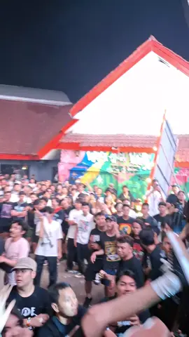 sal priadi mode off manggung #salpriadi #teenagedeathstar #pestapora 