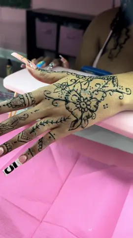 Love this black henna 😍😍🥰 < last super long >