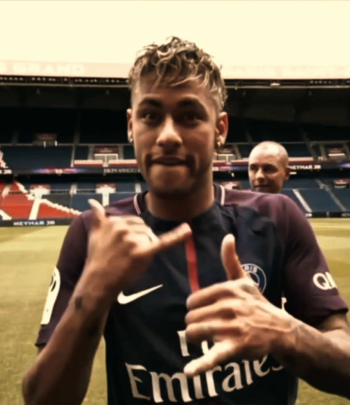 Safado no bailão 🔥 // dm for promo! #fyp #neymar 