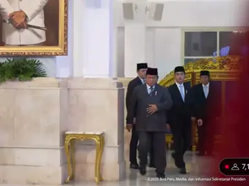 terlihat jelas ketegangan diwajah orang-orang titipan jokowi diacara reshuffle kabinet merah putih hari ini. istana diguncang dengan gebrakan Prabowo me-rushuffle 5 menteri dari kabinetnya salah satunya menteri perlindungan judol. dan siap siap diepisode berikutnya Prabowo rushuffle menteri-menteri titipan jokowi yang lain.#rushufflekabinet #merushuffle 