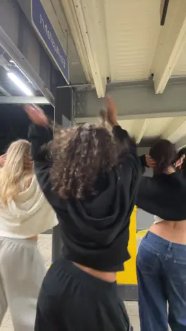 🤠🤠| dancers: @aliya @melanie.br @weni | dc: ? #dance #dancechallenge #dancetrend #dancetrend2025 #eutofazendo 