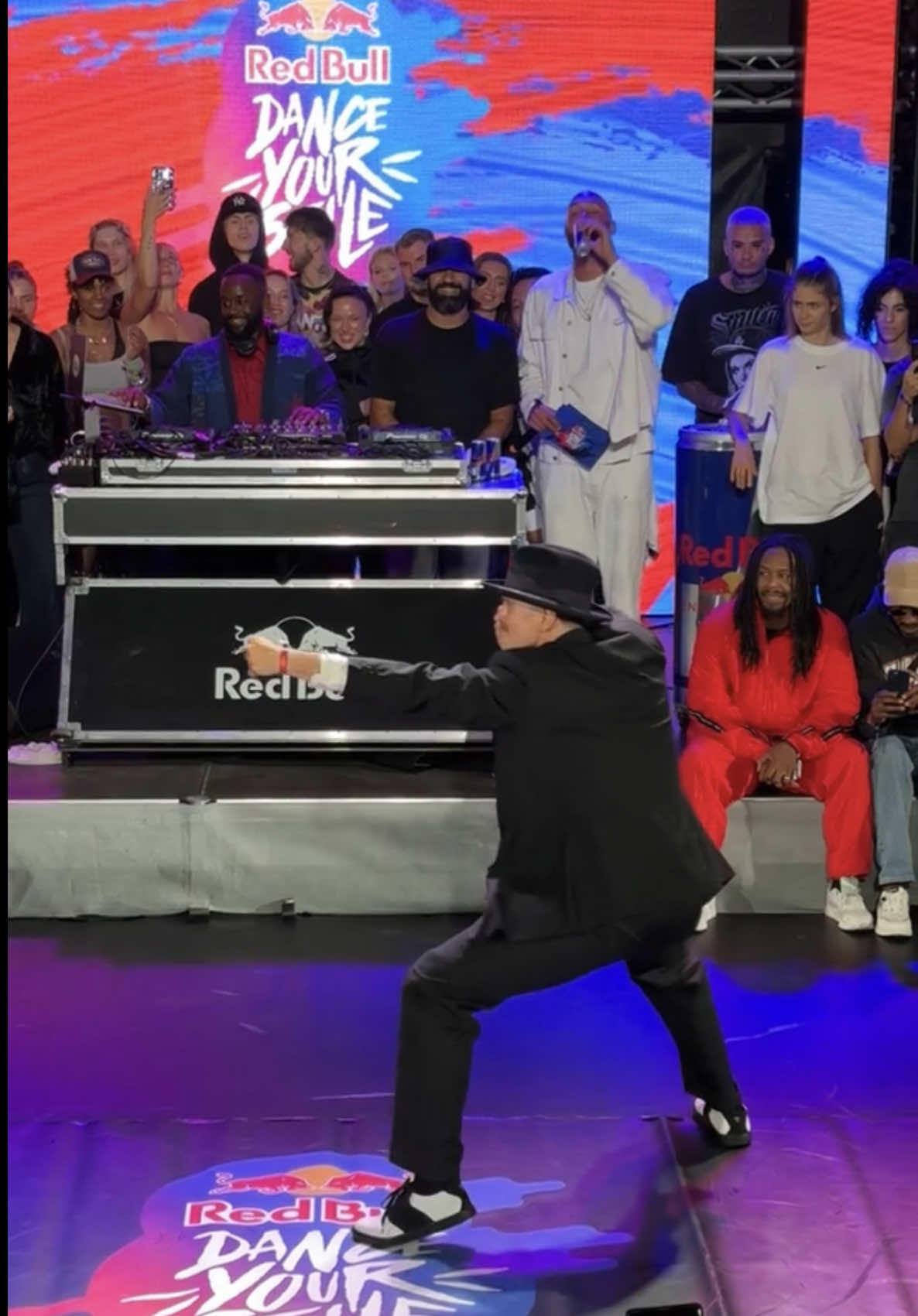 signature locking moves! 🎶 @Arvidos ATC #streetdance #freestyledance #dancebattle #afrobeats #music