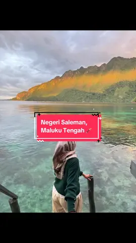 Salah satu tempat yang wajib kalian kunjungi kalau ke jalan-jalan ke Maluku adalah Negeri Saleman ini. Negeri indah dibalik pegunungan, diantara laut dan langit 💖 Tiba di Saleman sekitar pukul 18.00 WIT dan langsung disambut pemandangan ini 🥰😳 #exploremaluku #malukutengah #saleman #sunsetvibes #fyp 