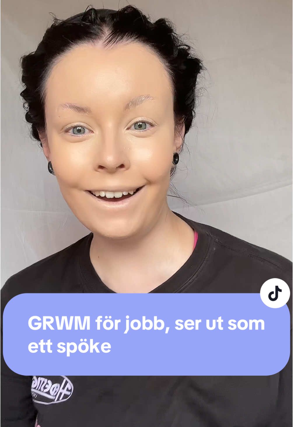 Är ni morgonmänniska eller kvällsmänniska??🫶🏼 @PLOUISE @🇬🇧MADEBYMITCHELL🇬🇧 @Glisten Cosmetics LTD @SHEGLAM @Technic Cosmetics @NYX Professional Makeup @NYXCosmeticsNordics  #GRWM #grwmroutine #grwmmakeup #grwmforwork #makeup #makeupartist #makeuptransformation #madebymitchell #madebymitchellmakeup #madebymitchellbundle #madebymitchellmysterybox #madebymitchellhollipop #madebymitchellhollipopmystery #madebymitchellcatmom #mbmmysterybundle #plouisemakeup #plouise #plouisemakeupacademy #plouisecheekofit #plouisecheekofitbronzers #plouisecheekofitblush #plouiselipbase #sheglam #sheglamfoundation #nyxcosmetics #nyxprofessionalmakeup #nyxbronzer 