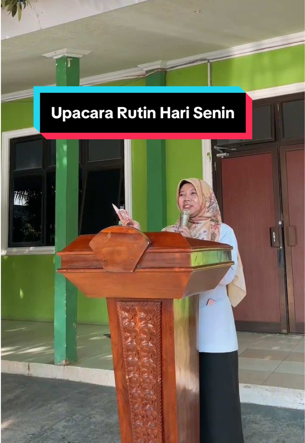 “Senin pagi menjadi awal yang penuh semangat bagi keluarga besar MAN 1 Lampung Timur. Melalui upacara rutin hari Senin, kita belajar menumbuhkan disiplin, tanggung jawab, serta menanamkan rasa cinta tanah air. Semoga semangat ini terus terjaga demi tercapainya generasi yang berakhlak mulia dan berprestasi.” 🇮🇩✨ #kemenag  #man1lampungtimur 