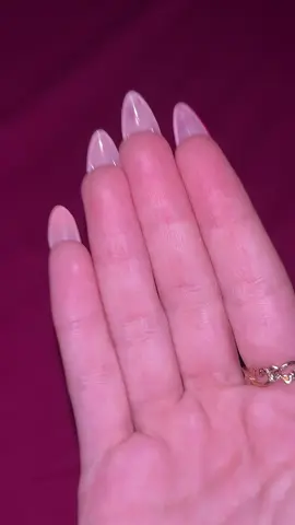 💖 Ces ongles = l’amour au bout des doigts 💅✨ ❤️✨ Tu valides ? @cbeauty1509  #NailTok #NailArt #ValentinesNails #NailInspo #Manucure 