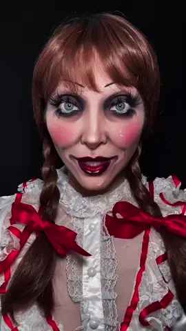 This trend but with the two Annabelle dolls 💁🏻‍♀️👯‍♀️ #annabelle #halloweenmakeup #sabrinacarpenter #trendingaudio #makeuptransition Raggedy Ann doll makeup & movie Annabelle doll makeup 